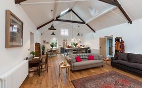 Chester'S Only Tin Chapel - Unique, Spacious 2 Bedrooms, Garden And Free Parking