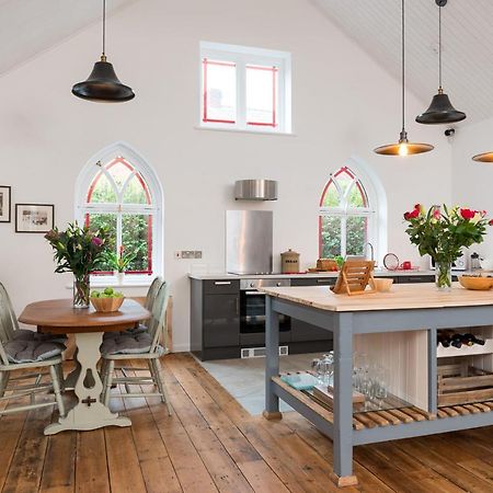 Chester'S Only Tin Chapel - Unique, Spacious 2 Bedrooms, Garden And Free Parking Exterior photo