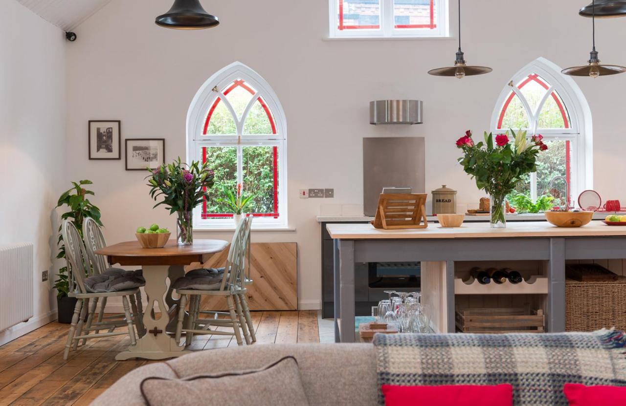 Chester'S Only Tin Chapel - Unique, Spacious 2 Bedrooms, Garden And Free Parking Exterior photo