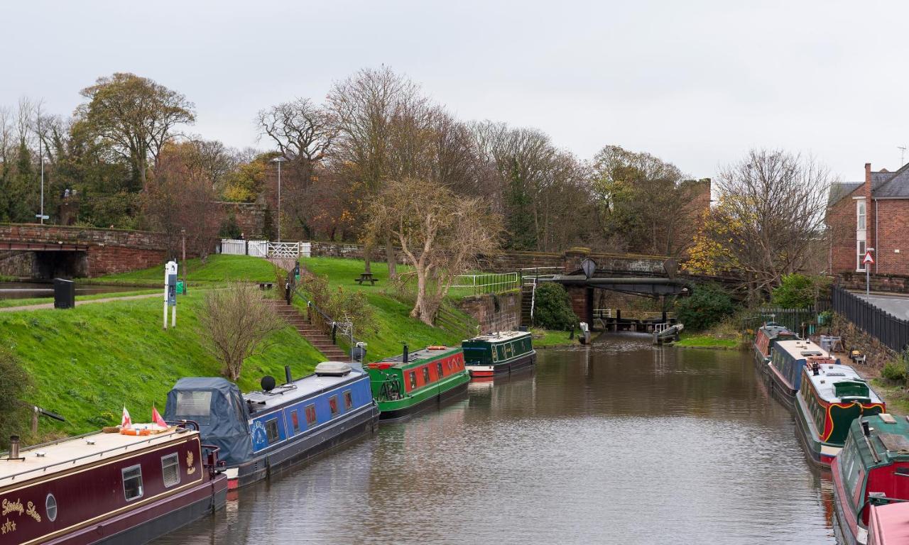 Chester'S Only Tin Chapel - Unique, Spacious 2 Bedrooms, Garden And Free Parking Exterior photo